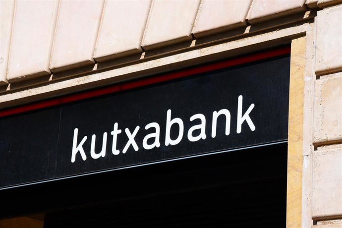 Archivo - Fachada de Kutxabank.
