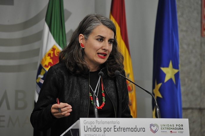 La presidenta del Grupo Parlamentario Unidas por Extremadura, Irene de Miguel, valora el discurso de investidura de María Guardiola