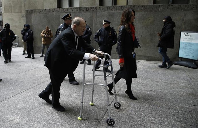 Archivo - El exproductor de Hollywood estadounidense Harvey Weinstein