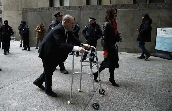 Archivo - 10 January 2020, US, New York: Former Hollywood producer Harvey Weinstein and his attorney Donna Rotunno arrive in New York Criminal Court for his ongoing sexual assault trial. Photo: John Lamparski/SOPA Images via ZUMA Wire/dpa