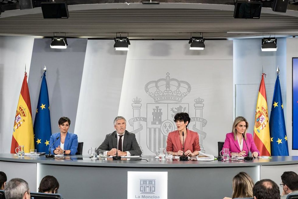 Imagen de la rueda de prensa posterior al Consejo de Ministros, a 21 de abril de 2026, en Madrid (España).