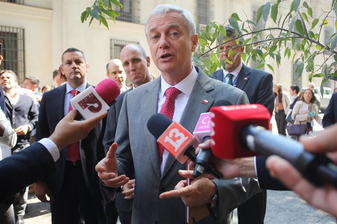 Santiago, 21 de Abril de 2026. El Presidente de la Republica, Jose Antonio Kast, visita el Ministerio de Obras Publicas ubicado en el centro de Santiago. Jonnathan Oyarzun/Aton Chile