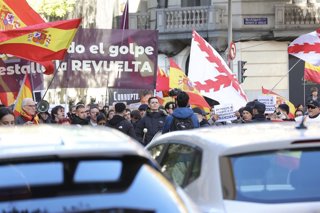 Archivo - Manifestación de Revuelta ante la sede nacional del PSOE, ubicada en la madrileña calle de Ferraz.