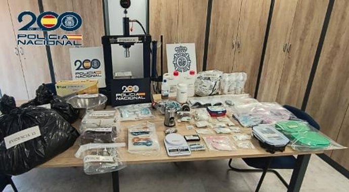 Materila incautado al hombre que trató de huir de la Policía en patinete en Carabanchel (Madrid).