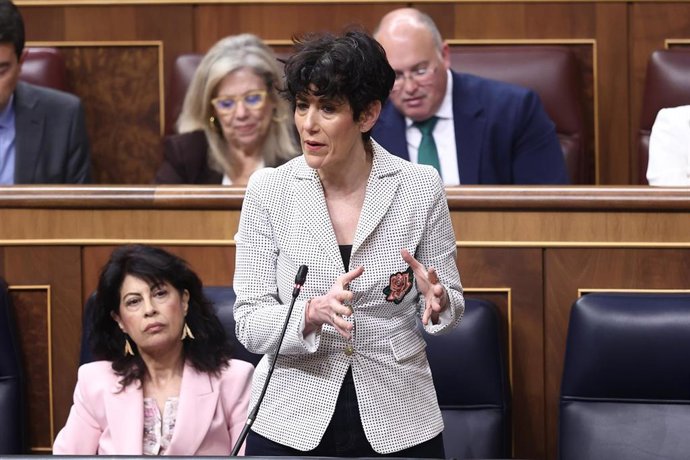 La ministra de Incusión, Elma Saiz, durante un pleno en el Congreso 