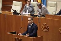 Fernández (Vox) defiende que la prioridad nacional "no es racismo" y "no es ilegal", sino que "es realismo"