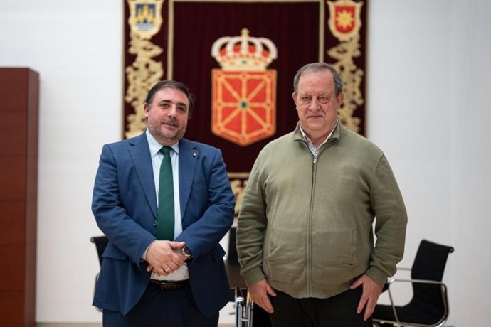 El presidente del Parlamento de Navarra, Unai Hualde, y Mikel Arregi, nuevo vocal del Consejo Social de la Universidad Pública de Navarra
