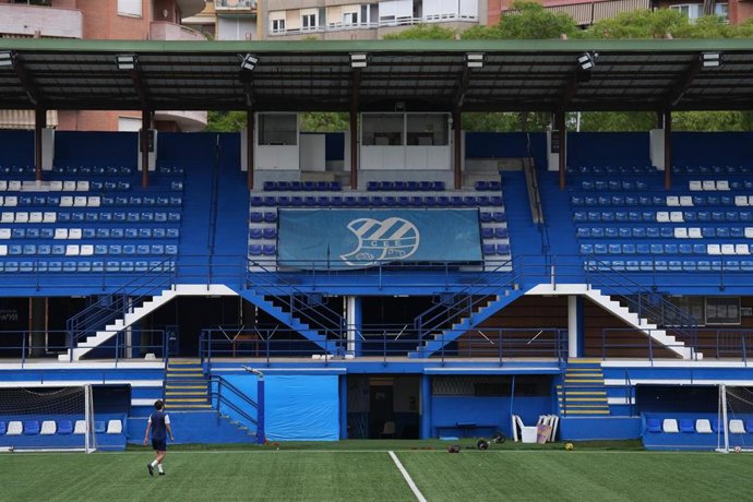Archivo - Interior del campo municipal Nou Sardenya, a 7 de julio de 2025, en Barcelona, Catalunya