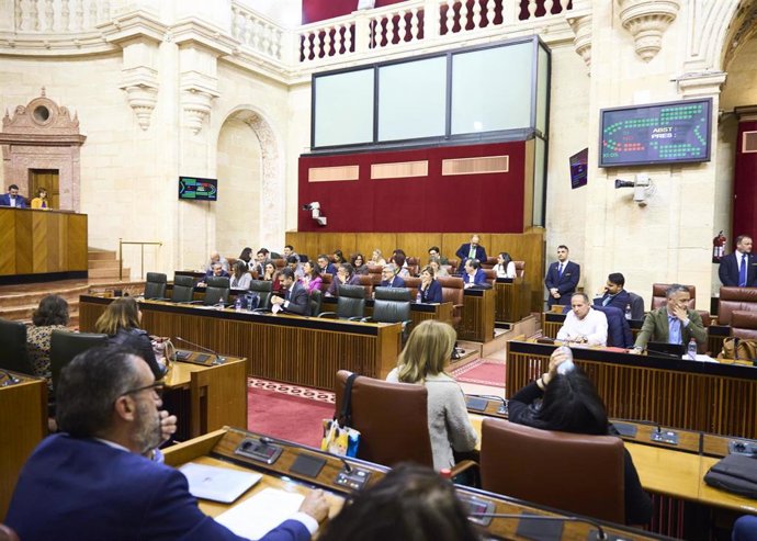 Archivo - Votación en el Pleno del Parlamento andaluz. (Foto de archivo).