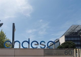 Archivo - Fachada de la sede de Endesa