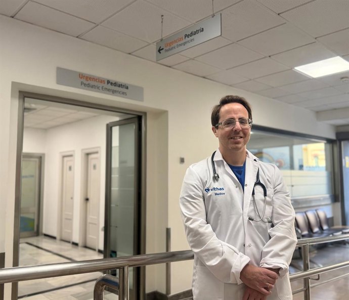 El doctor Enrique Sánchez, pediatra y neonatólogo Vithas Málaga.