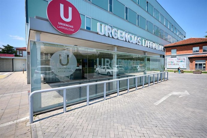 Archivo - Fachada del servicio de Urgencias del Hospital Universitario de Navarra.