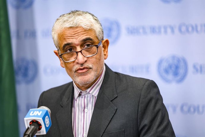 Archivo - August 29, 2025, New York, New York, USA: AMIR SAEID IRAVANI, Permanent Representative of Iran to the United Nations, speaks to reporters at the Security Council stakeout in New York regarding the E3 move to trigger the snapback process under Re