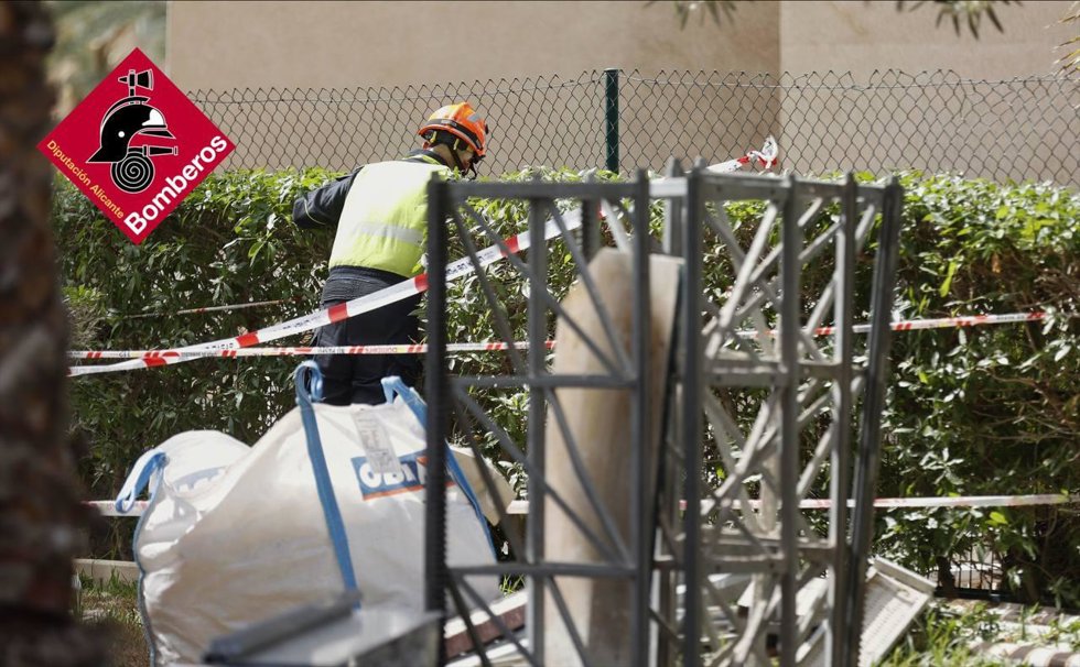 Accidente al desplomarse un andamio de obra en Benidorm