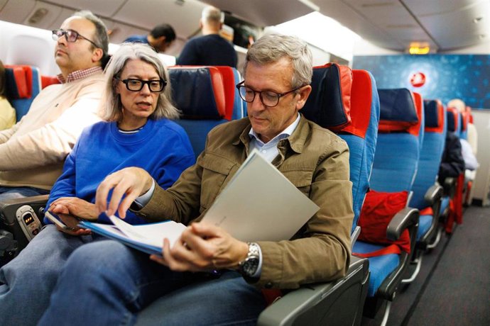 Alfonso Rueda inicia su viaje a China.