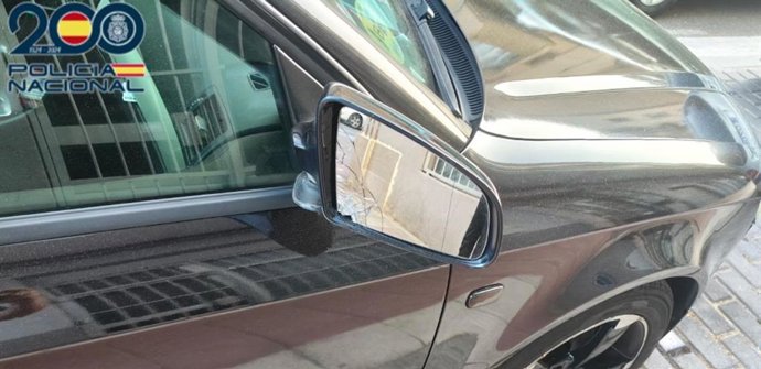 Uno de los vehículos dañados.