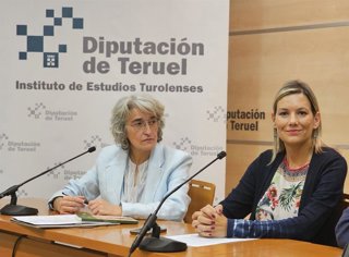 La diputada provincial del IET, Beatriz Martín, y la directora del Instituto de Estudios Turolenses, Inmaculada Plaza.