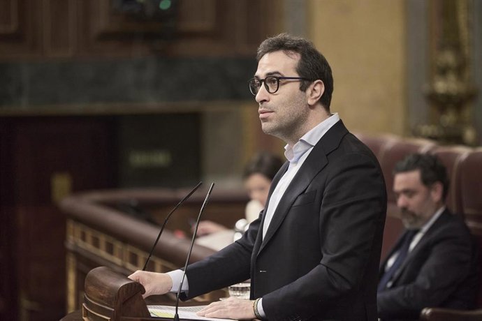 El ministro de Economía, Carlos Cuerpo, durante una sesión plenaria en el Congreso, a 22 de abril de 2026, en Madrid (España). 