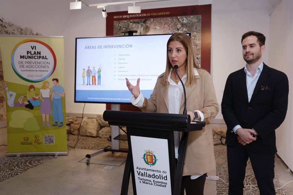 La concejal de Juventud, Carolina del Bosque, durante la presentación del balance anual del del VI Plan Municipal de Prevención de Adicciones 2025-2028.