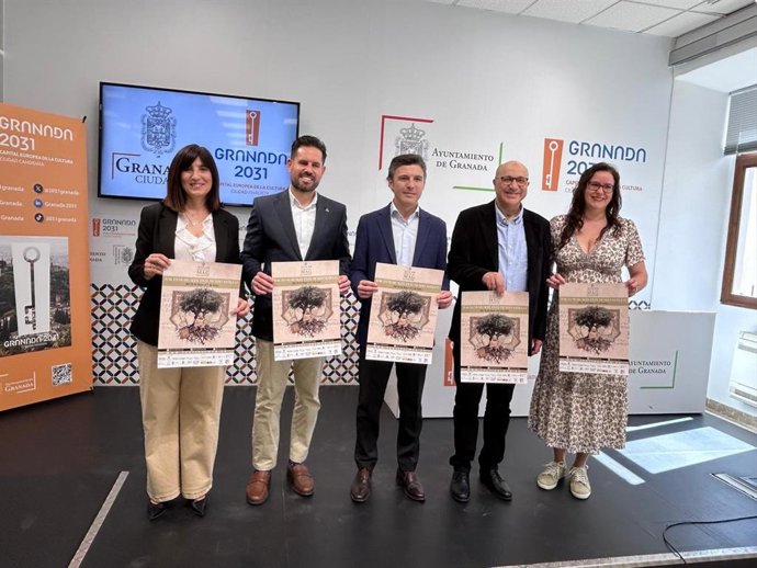 El concejal de Cultura de Granada, Jorge Saavedra, la diputada provincial, Pilar Caracuel, el delegado de la Junta en Granada, David Rodríguez, y el organizador del festival, Aziz Samsaoui.