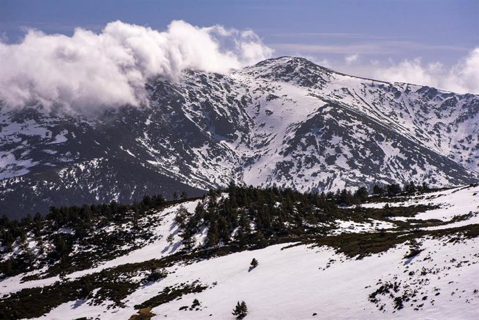 Archivo - Entorno de la Laguna Grande de Peñalara, a 2 de marzo de 2026, en Madrid (España). 