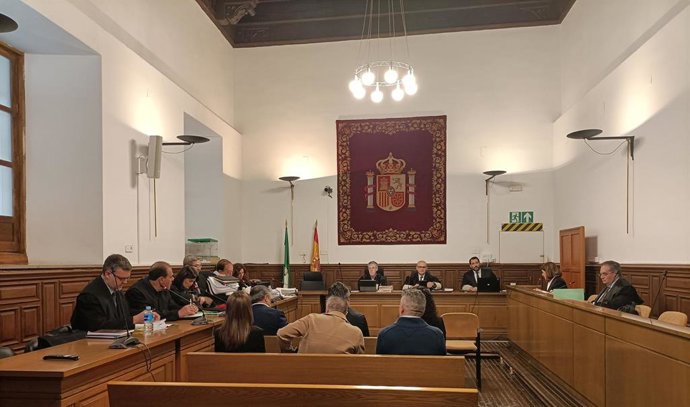 Primera sesión del juicio en la Audiencia de Granada contra el exalcalde de Otura y varios exediles del municipio.