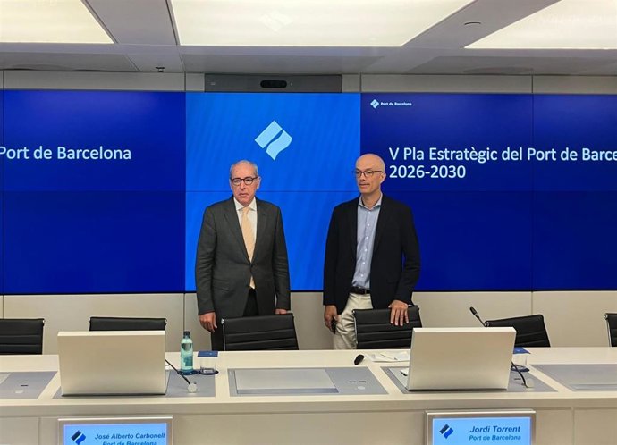 El presidente del Puerto de Barcelona, José Alberto Carbonell, junto al jefe de Estrategia, Jordi Torrent