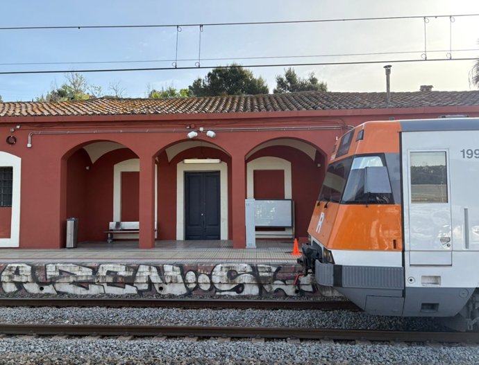 Imatge d'un tren a l'estació de l'R4 al Papiol (Barcelona)
