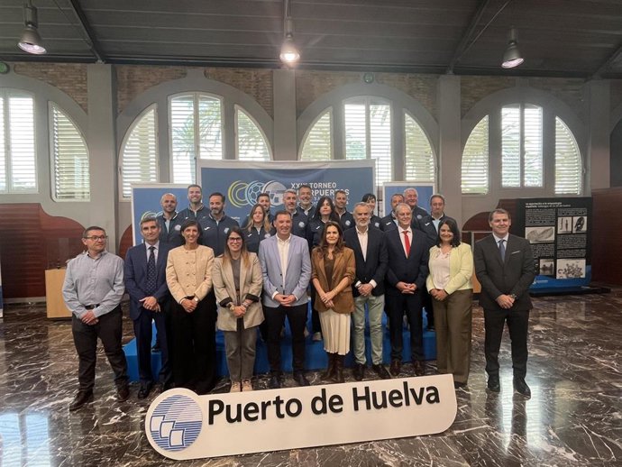 Presentación en el Puerto de Huelva del XXIX Torneo Interpuertos de Fútbol Sala y el II Torneo Interpuertos de Pádel.