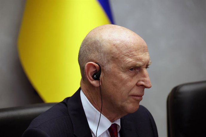 Archivo - El ministro de Defensa británico, John Healey, durante una rueda de prensa en Kiev. 