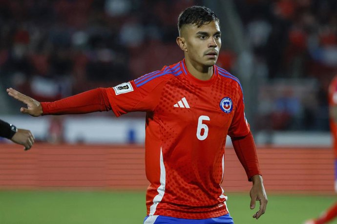 Futbol, Chile vs Ecuador. Primera rueda, clasificatorias al Mundial 2026. El jugador de la seleccion chilena Vicente Pizarro es fotografiado durante el partido clasificatorio al Mundial 2026 contra Ecuador disputado en el estadio Nacional de Santiago,