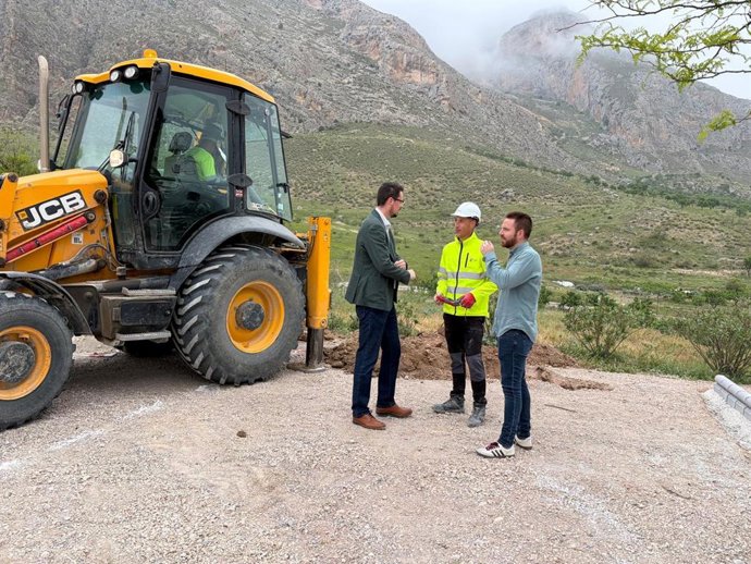 Visita a las obras del aparcamientos de autocaravanas de Bedmar