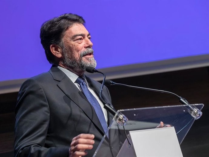 Archivo - El alcalde de Alicante, Luis Barcala, en una imagen de archivo