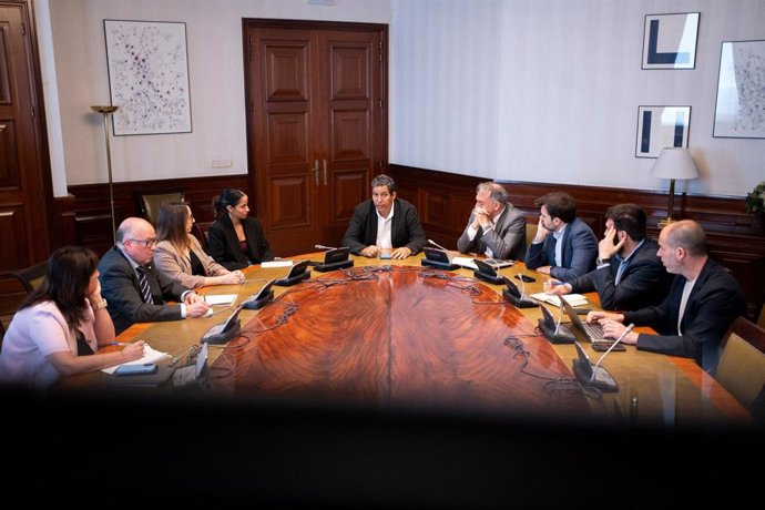 Reunión del representante del pueblo saharaui en España con los grupos parlamentarios en el Congreso.