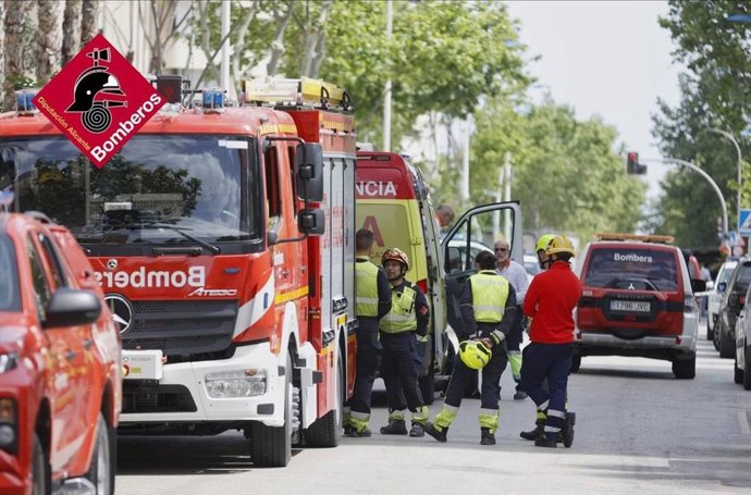 Bomberos y servicios de emergencias en la zona del accidente en el que han fallecido dos operarios