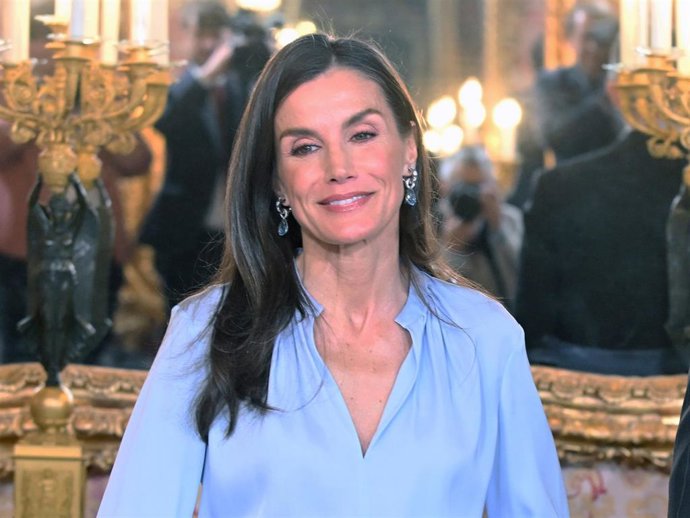 La Reina Letizia, durante la recepción a una representación del mundo de las Letras con motivo de la entrega del Premio Cervantes