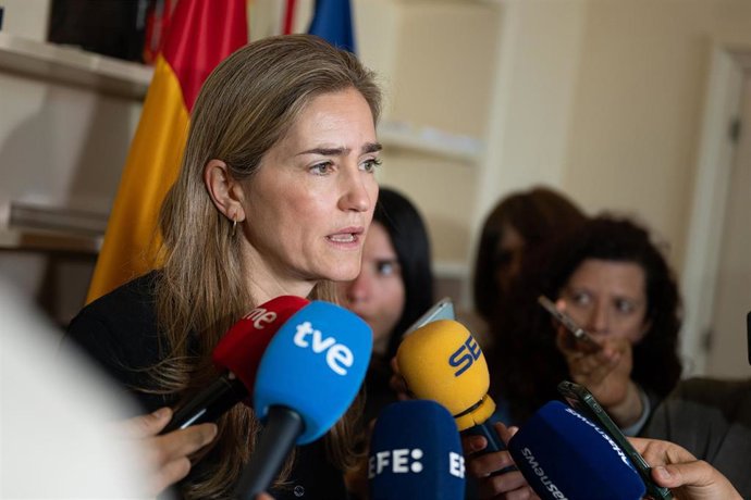 La vicepresidenta tercera y ministra para la Transición Ecológica y el Reto Demográfico, Sara Aagesen, ofrece declaraciones a los medios tras una reunión con agentes del sector gasista y del sector petrolero, a 20 de abril de 2026, en Madrid (España). En 