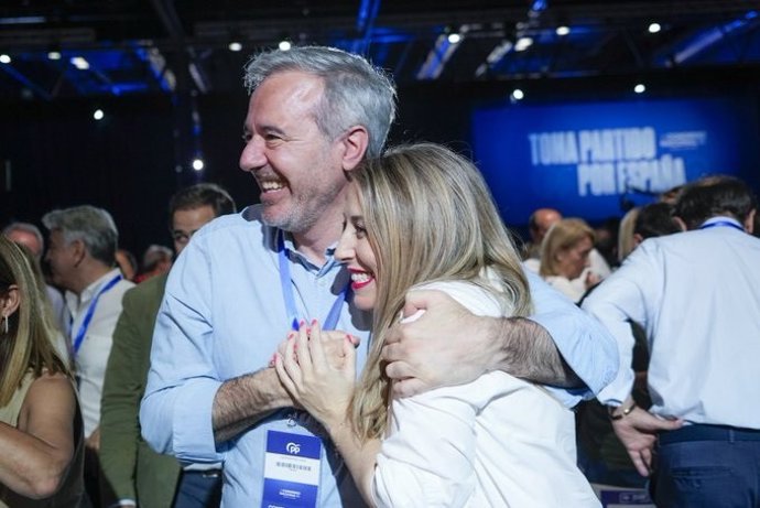 Archivo - María Guardiola con Jorge Azcón, en una imagen de archivo que ha adjuntado Jorge Azcón para felicitar a la extremeña por su investidura.
