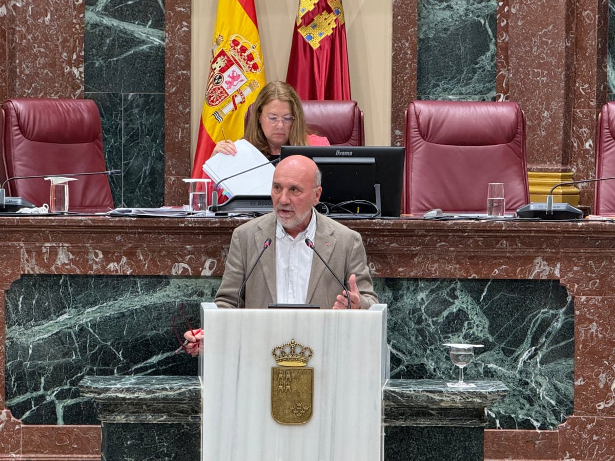 La Asamblea aprueba modificar el calendario de convocatorias para las ayudas al transporte escolar