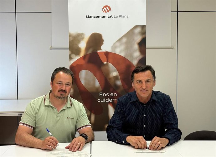 El presidente de la Mancomunitat, Pere Medina Serrahima, y el director de Veolia en la Catalunya central, Elias Serraviñals