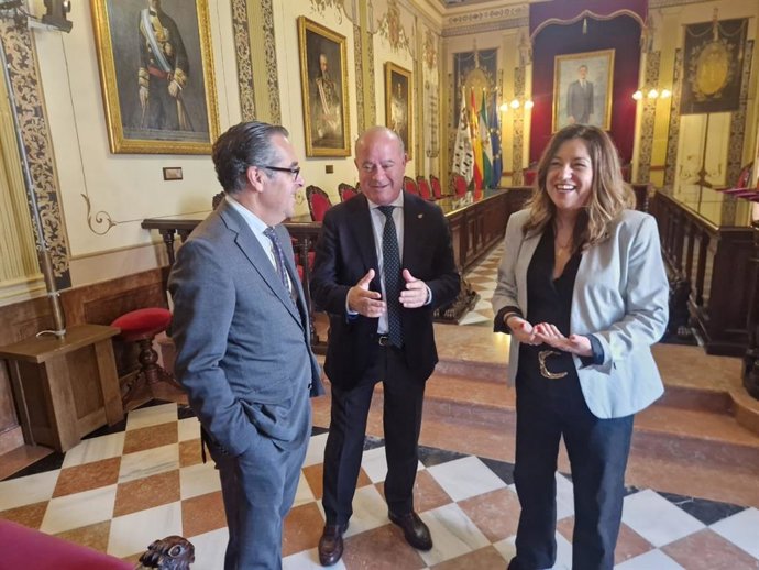 La consejera de Desarrollo Educativo y Formación Profesional, María del Carmen Castillo, en una visita a Antequera (Málaga).