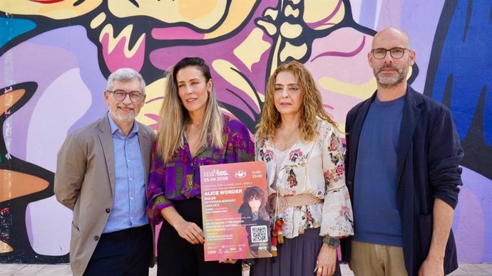 El concejal de Igualdad y Diversidad, Francisco García, la presidenta de la Asociación Reynas, Mila Moreno, la subdirectora general de la Fguma, Macarena Parrado, el director del centro de cultura contemporánea La Térmica, Antonio Javier López.