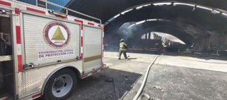 Archivo - Efectivos de bomberos 