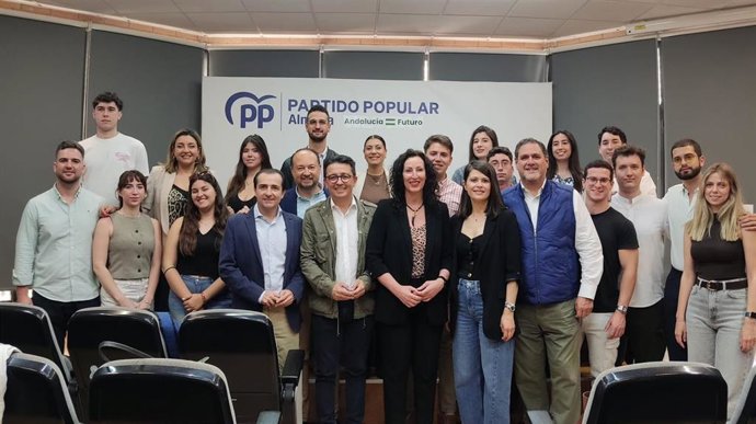 Participantes y asistentes en el foro sobre Universidad organizado por el PP de Almería en la Facultad de Ciencias de la Educación de la Universidad de Almería (UAL).