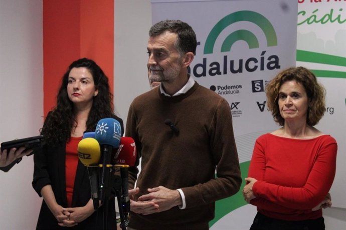 El candidato de Por Andalucía a la Presidencia de la Junta, Antonio Maíllo, en rueda de prensa en Cádiz