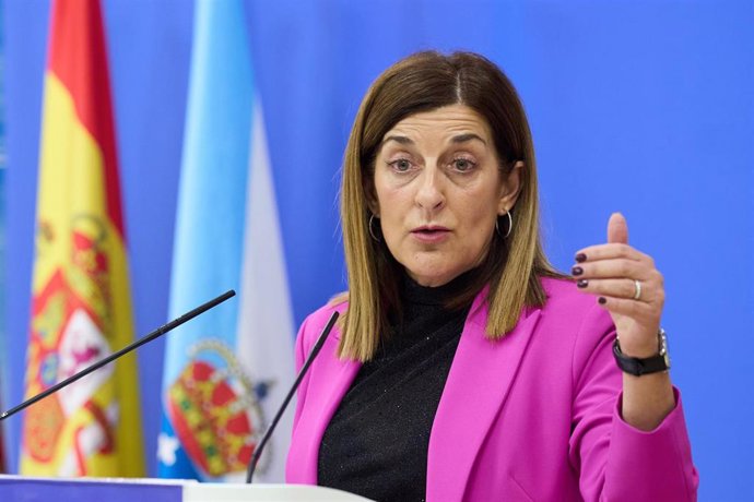 Archivo - La presidenta de Cantabria, María José Sáenz de Buruaga