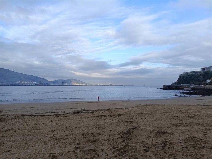 Cielos con nubes a primeras horas en Euskadi (archivo)