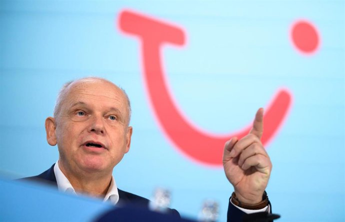 Archivo - 10 February 2026, Lower Saxony, Hanover: Sebastian Ebel, Chairman of the Executive Board of TUI AG, sits at the TUI Group's Annual General Meeting in the Hanover Congress Center HCC. Photo: Julian Stratenschulte/dpa