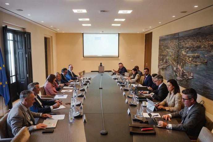 Vista general de la sala, durante la celebración del Consejo de Administración de la Autoridad Portuaria de Valencia, a 22 de abril de 2026, en Valencia, Comunidad Valenciana (España).
