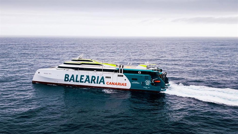 Pruebas de mar del fast ferry 'Mercedes Pinto', de Baleària, en Gijón.